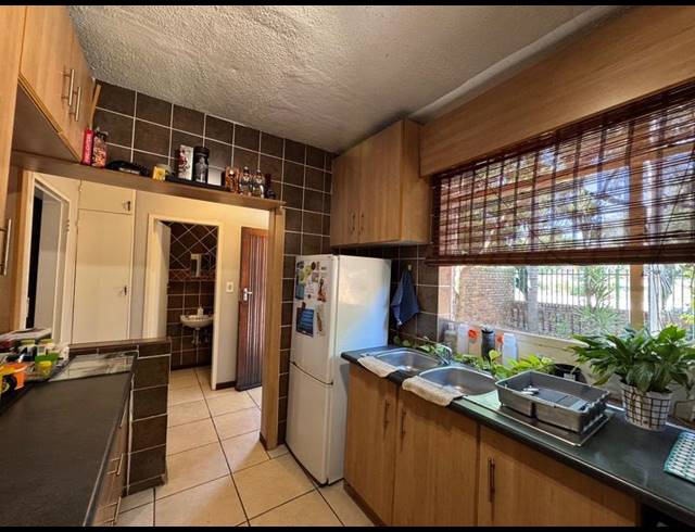 3 BEDROOM TOWNHOUSE FOR SALE IN LYTTELTON MANOR